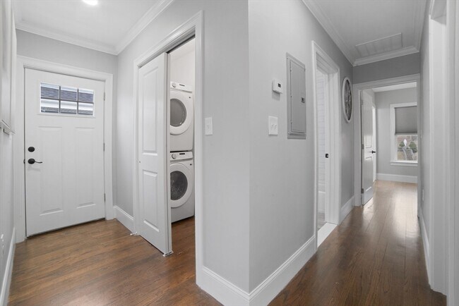 Building Photo - 593 Gallivan Blvd