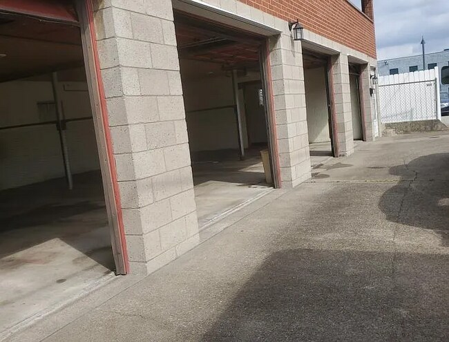 Building Photo - 108 River Ave