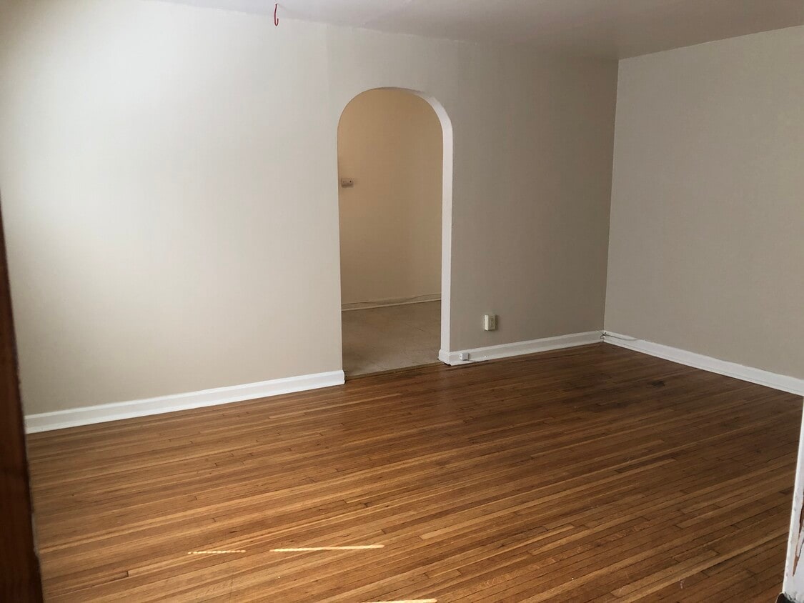 Living Room - 411 E Jefferson St