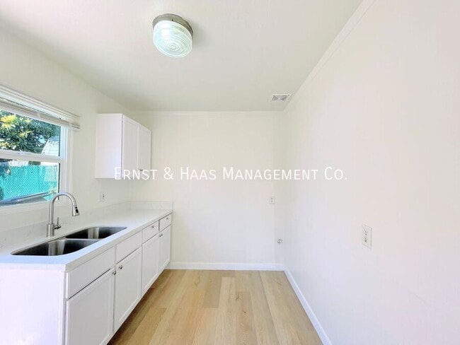 Foto del edificio - 2133 W Columbia St