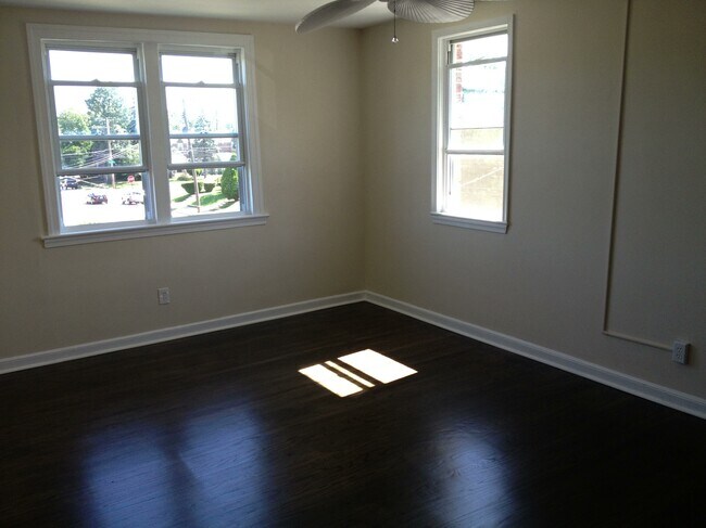 LR - 8300 Gilbert St