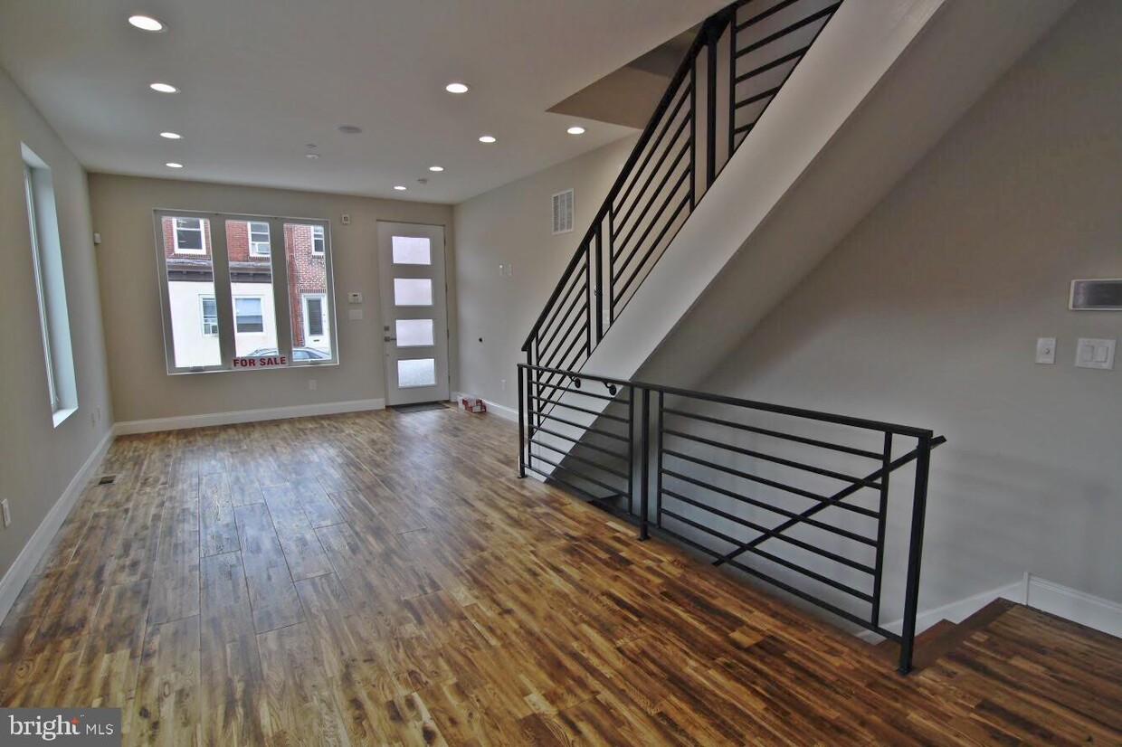 Foto principal - 2461 Memphis St