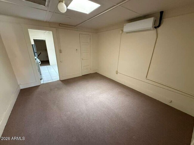 Foto del edificio - 830 E 9th St