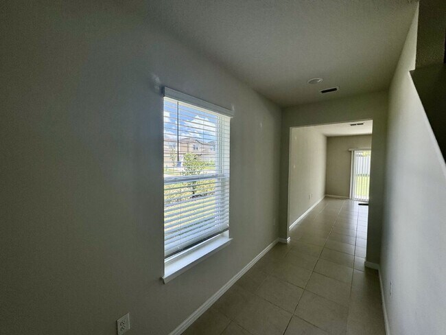Foto del edificio - Epperson lagoon community-9565 Rally Spring Loop, Wesley Chapel!" WIFI AND CABLE INCLUDED