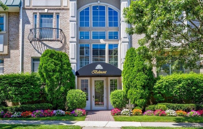 Foto del edificio - 323 Roosevelt Way