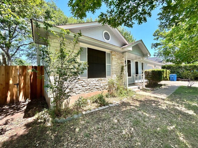 Building Photo - Cozy 3BR/2BA Single-Story Home with Privat...