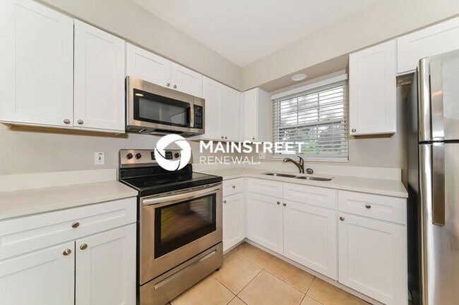 Foto del edificio - 3 Bedroom Pet-Friendly Home in ST PETERSBURG, FL with Main Street Renewal