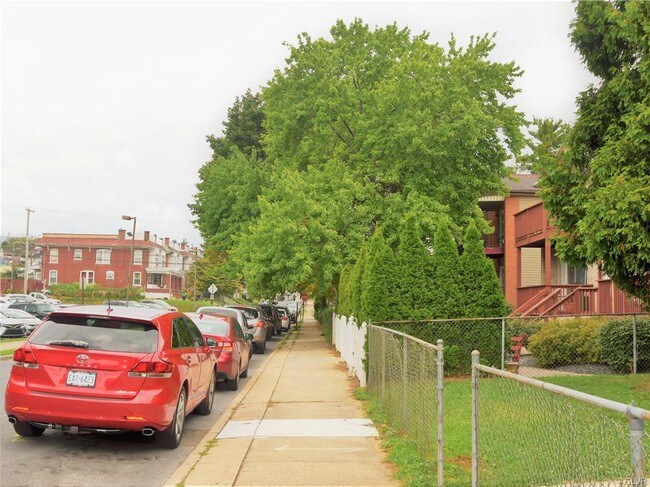 Building Photo - 327-327 S West St
