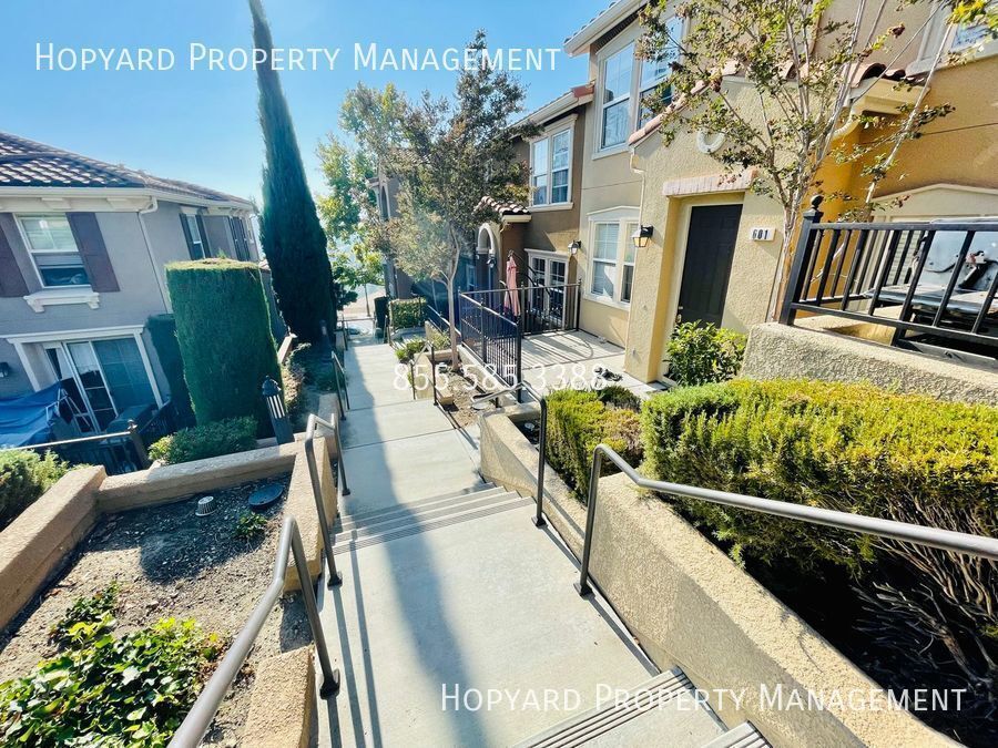 Primary Photo - Lovely 3 Bedroom Home in Amazing Location!