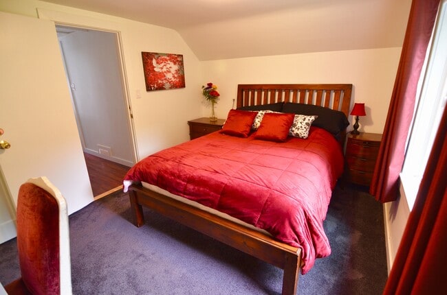 Photo du bâtiment - 1210 14th St E