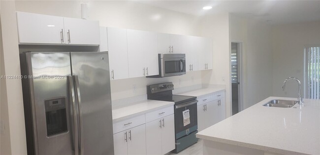 Building Photo - 2700 Creekside Dr