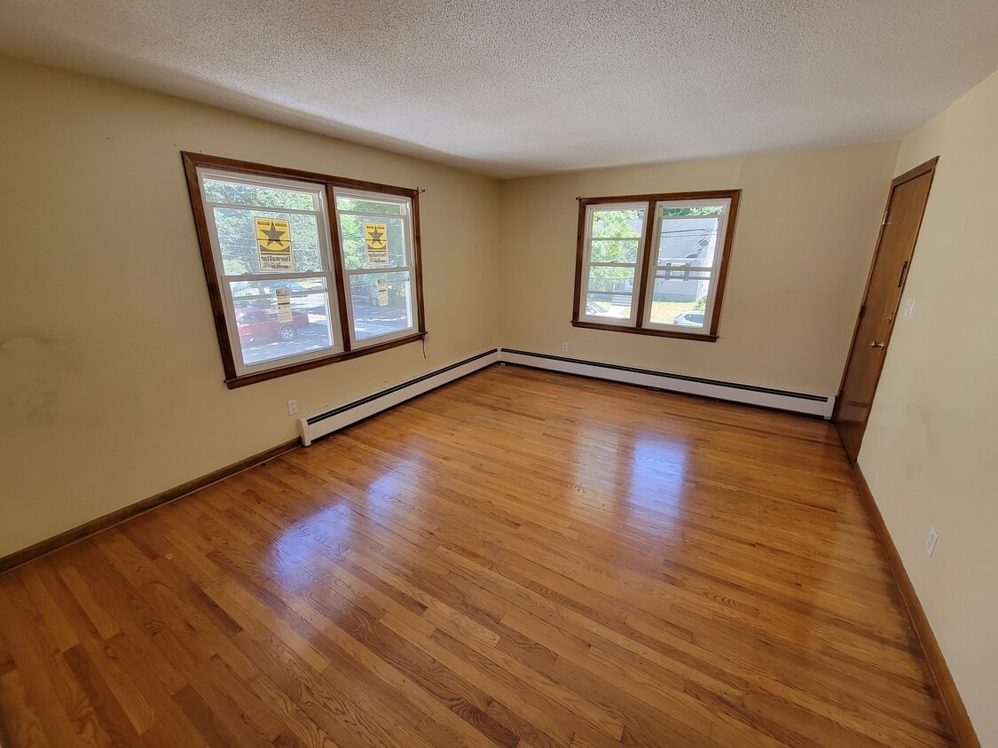 Primary Photo - 281 Augur St