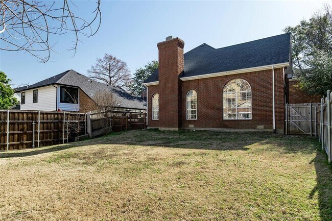 Building Photo - 500 Bordeaux Square