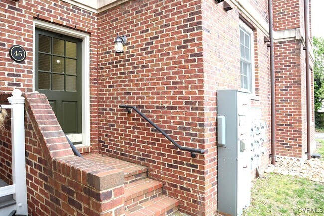 Foto del edificio - 45 E Lock Ln