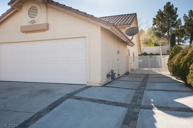 Building Photo - 131 Rancho Maderas Way