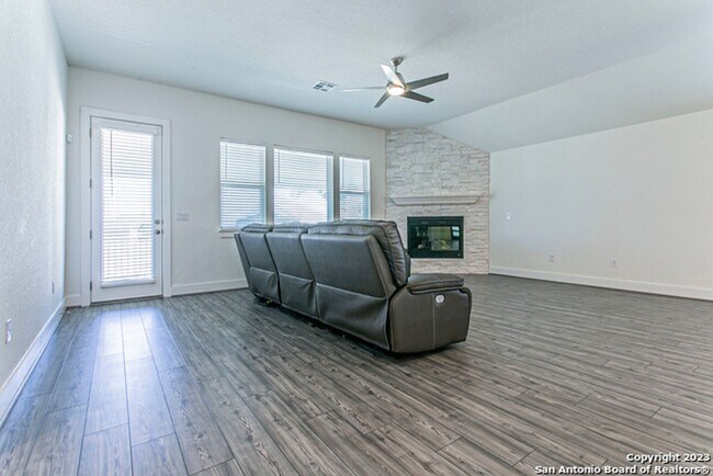 Foto del edificio - 1165 Hammock Glen