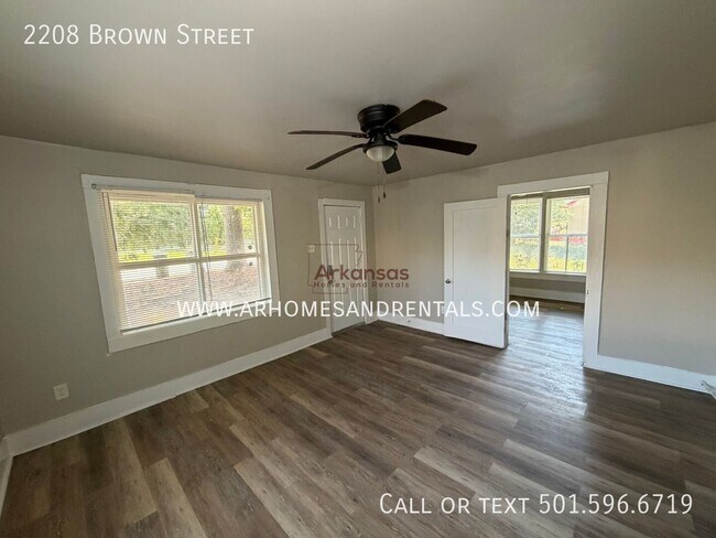 Building Photo - 2208 Brown St