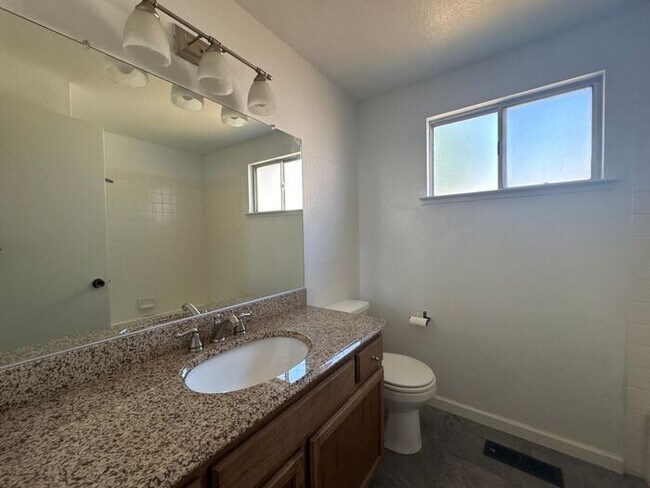 Building Photo - 3 bed, 2 bath Property in Sparks - Availab...