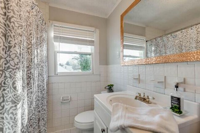 Foto del edificio - 3 Bedroom 2 Bathroom House For Rent