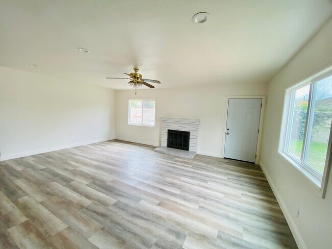 Building Photo - 3204 W Stonybrook Dr