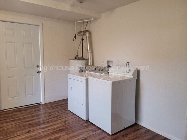 Foto del edificio - 2716 Nichols Rd