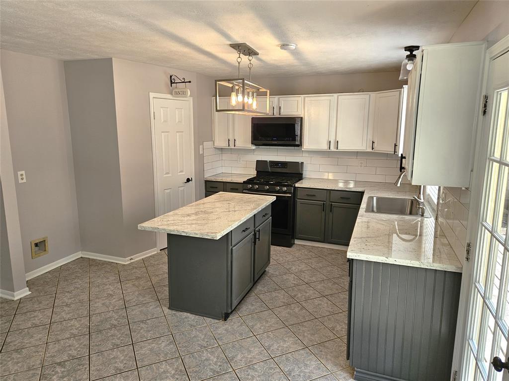 Primary Photo - 1734 Oak Ridge Dr