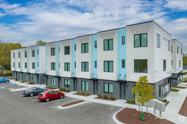 Building Photo - Flats at Donelson Plaza