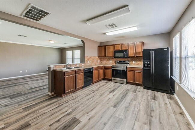 Foto del edificio - 5625 Clyde Ln