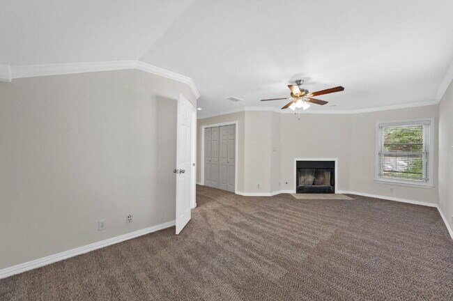 Building Photo - 1321 Casa Vale Dr