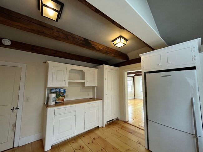 Building Photo - 410 Cider Hill Rd