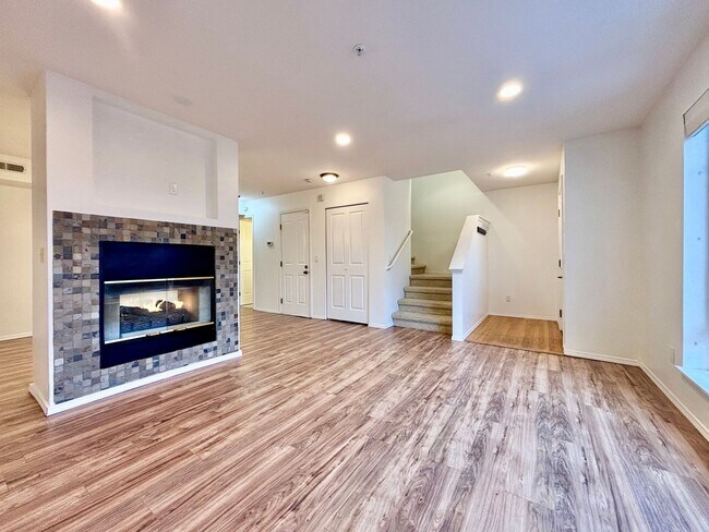 Foto del edificio - Convenience at Your Doorstep – Townhome for Rent in Newcastle