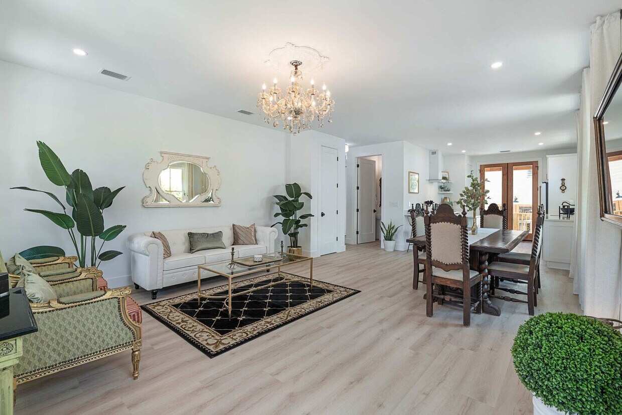Primary Photo - 28 W Castillo Dr