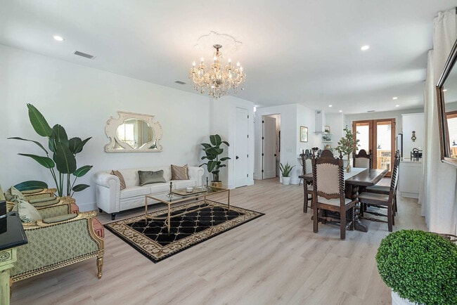 Foto del edificio - 28 W Castillo Dr