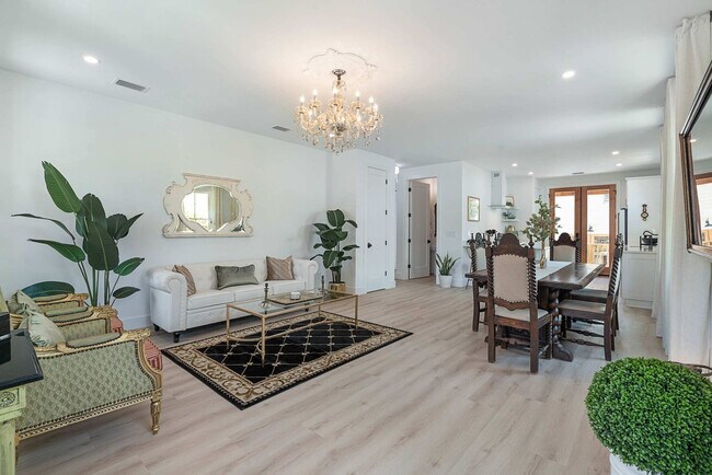 Building Photo - 28 W Castillo Dr