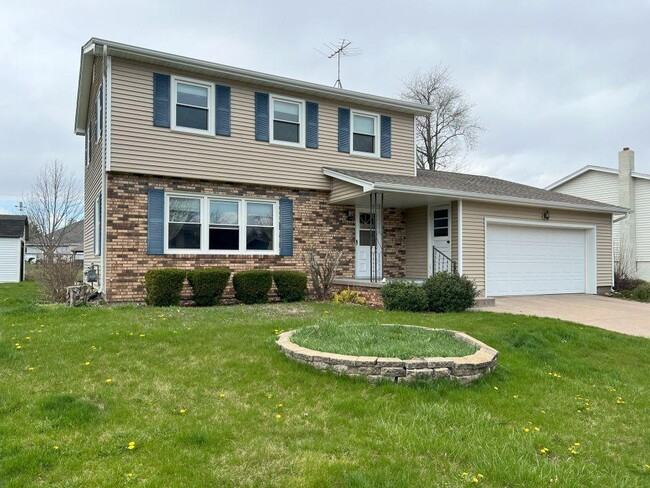 Building Photo - 1602 Meadow Ln