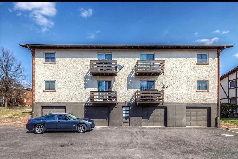 Building Photo - 38 PRETORIA DR