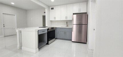 Building Photo - 830 NE 143rd St