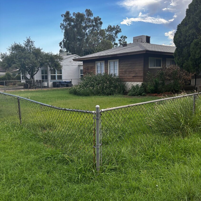 Primary Photo - Bright 2 Bed / 1 Bath Home in Tempe – Avai...