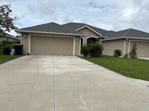 Building Photo - 5 Rosecroft Ln