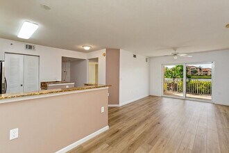 Building Photo - 281 SW Palm Dr