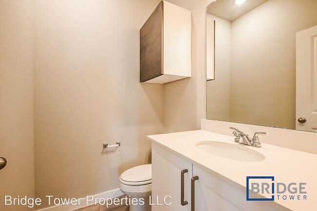 Building Photo - 4 br, 2.5 bath House - 4410 Lassen Trail