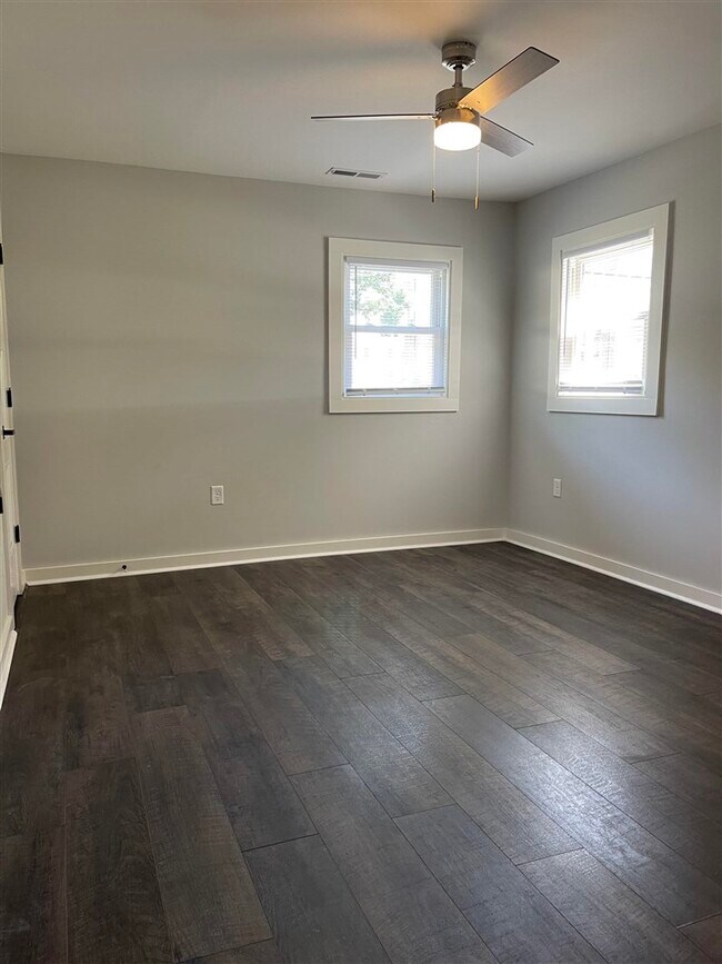 Building Photo - 1637 Forrest Dr