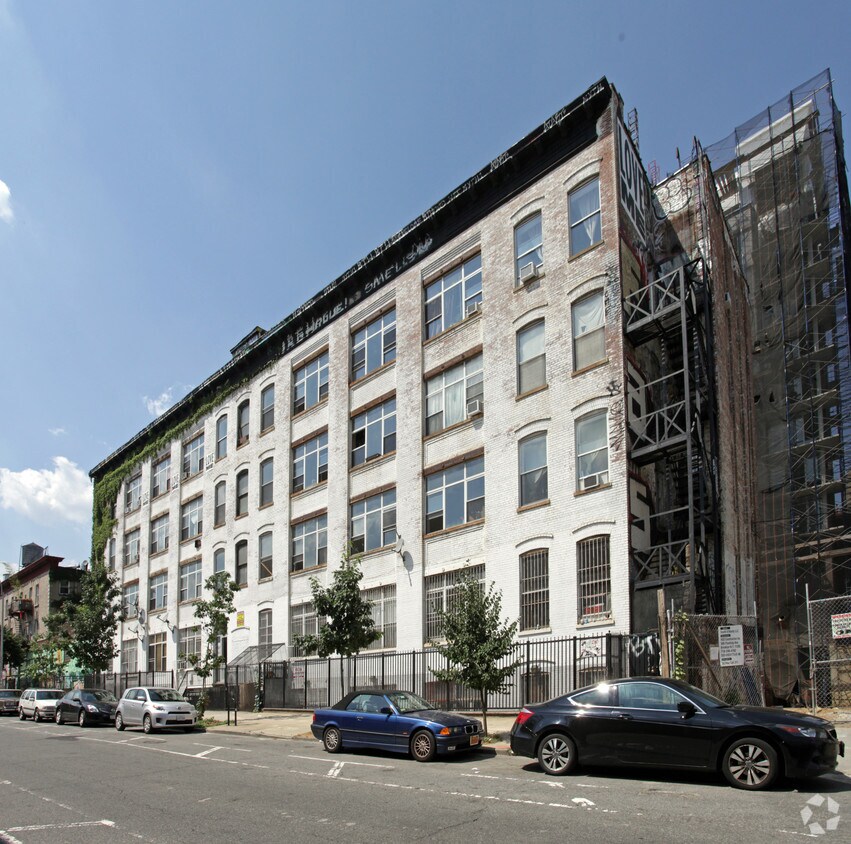 Primary Photo - 141 S 5th St
