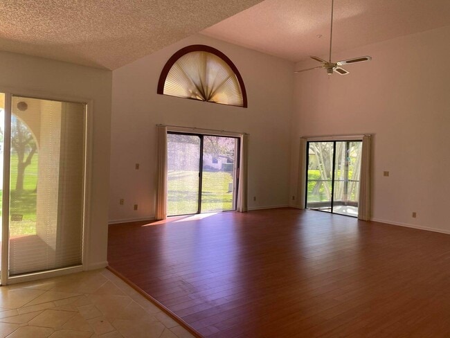 Building Photo - 420 Ashwood Pl