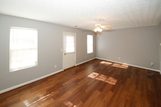 Foto del edificio - 5689 Strathmoor Manor Cir