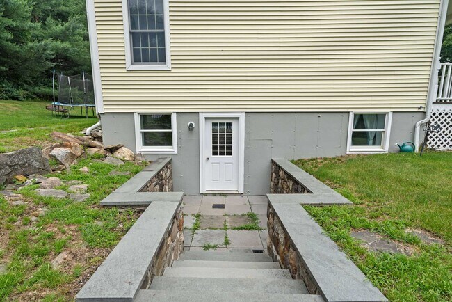 Building Photo - 37 Buck Dr