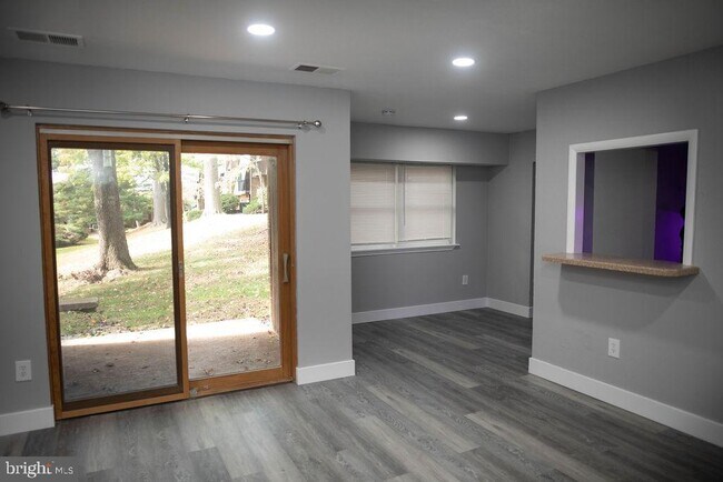 Foto del edificio - 119 Meadowview Ln