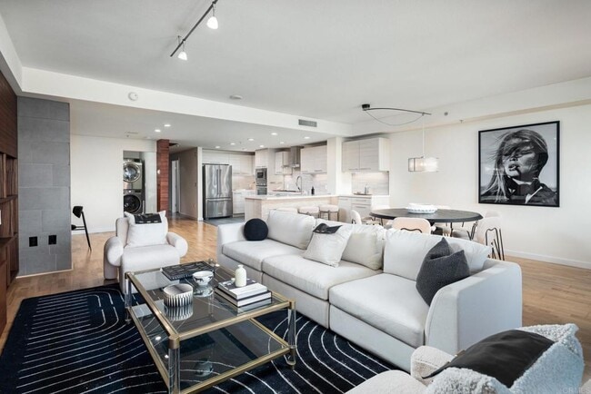 Building Photo - 1431 Pacific Hwy