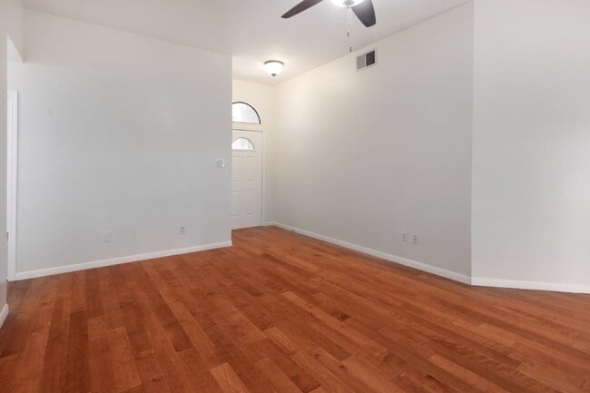 Building Photo - Charming Single-Story Home with Hardwood F...