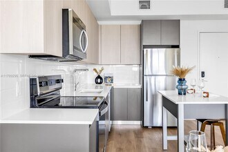 Building Photo - 3801 N Dixie Hwy